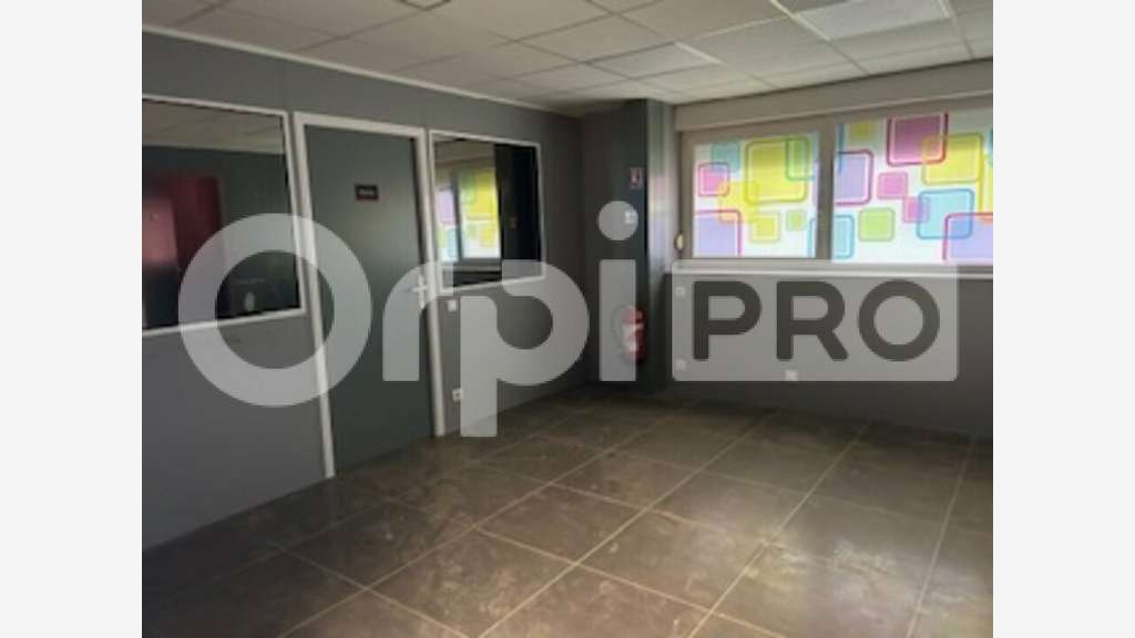 Local d'activité 442m² à Saint-Georges-de-Reneins