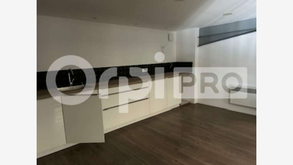 Local d'activité 442m² à Saint-Georges-de-Reneins