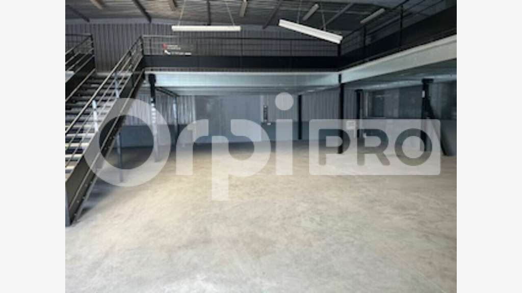 Local d'activité 442m² à Saint-Georges-de-Reneins