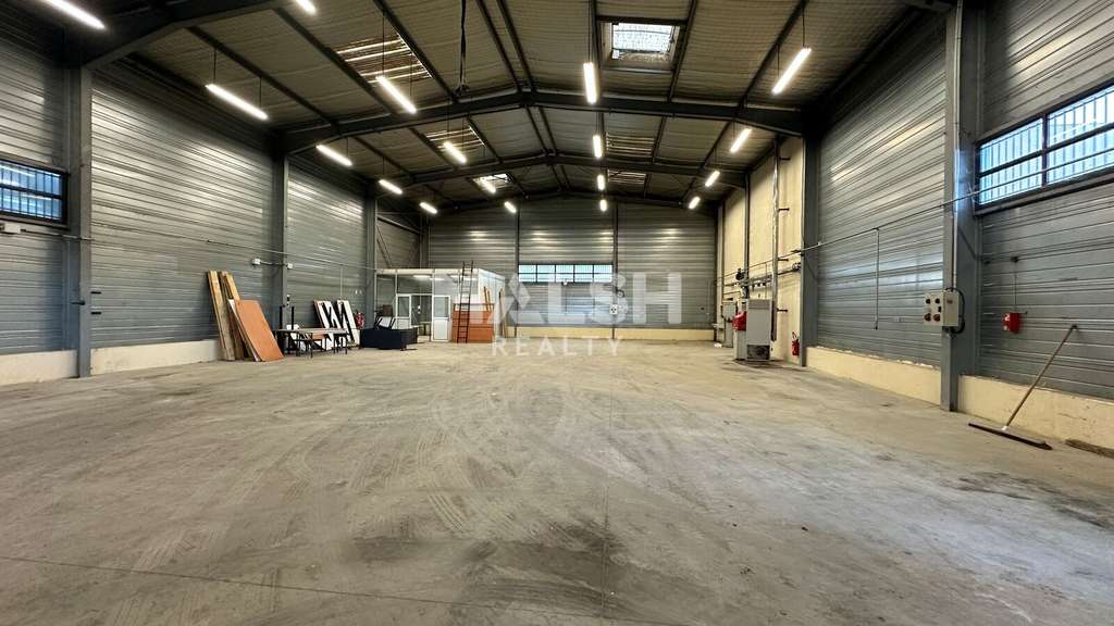 A louer local 570m² à Saint Georges de Reneins