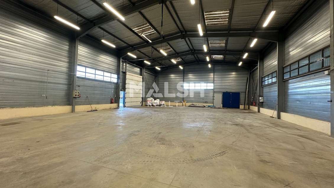 A louer local 570m² à Saint Georges de Reneins