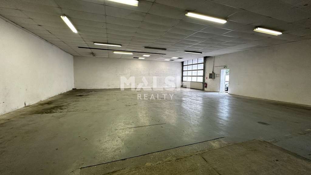 Locaux 370m² à louer à Saint-Georges-de-Reneins