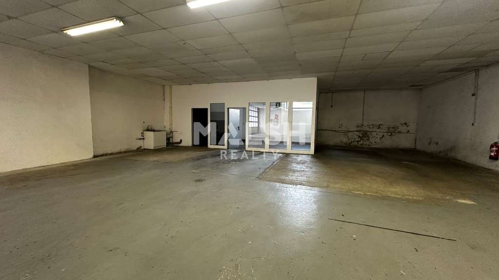 Locaux 370m² à louer à Saint-Georges-de-Reneins