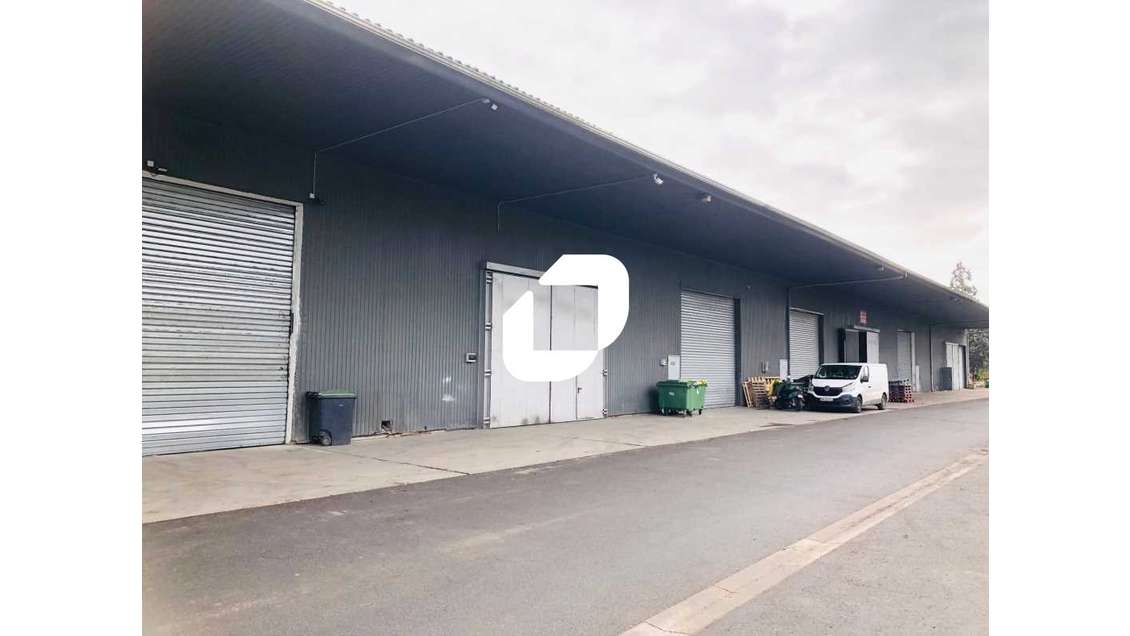 A proximité de la Nationale N20 et Départementale