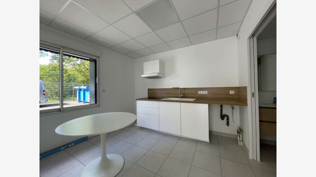 Loue local d'activité bureaux 52m² à Saint Gilles