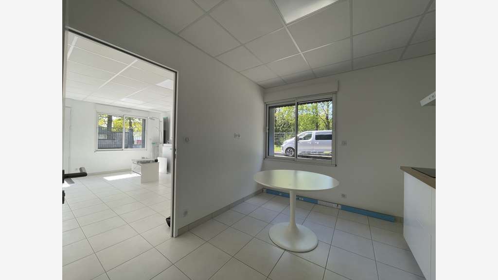 Loue local d'activité bureaux 52m² à Saint Gilles