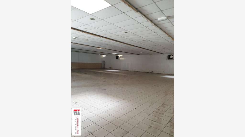 A louer entrepôt 600m² Saint-Grégoire accès rapide