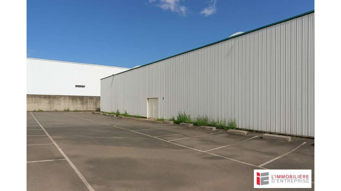 A louer entrepôt 600m² Saint-Grégoire accès rapide