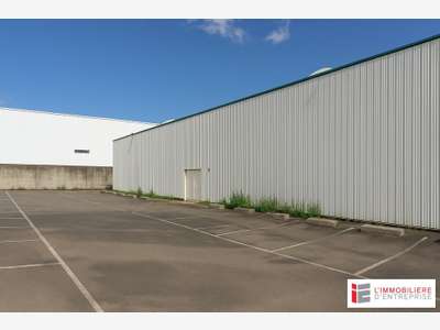 A louer entrepôt 600m² Saint-Grégoire accès rapide