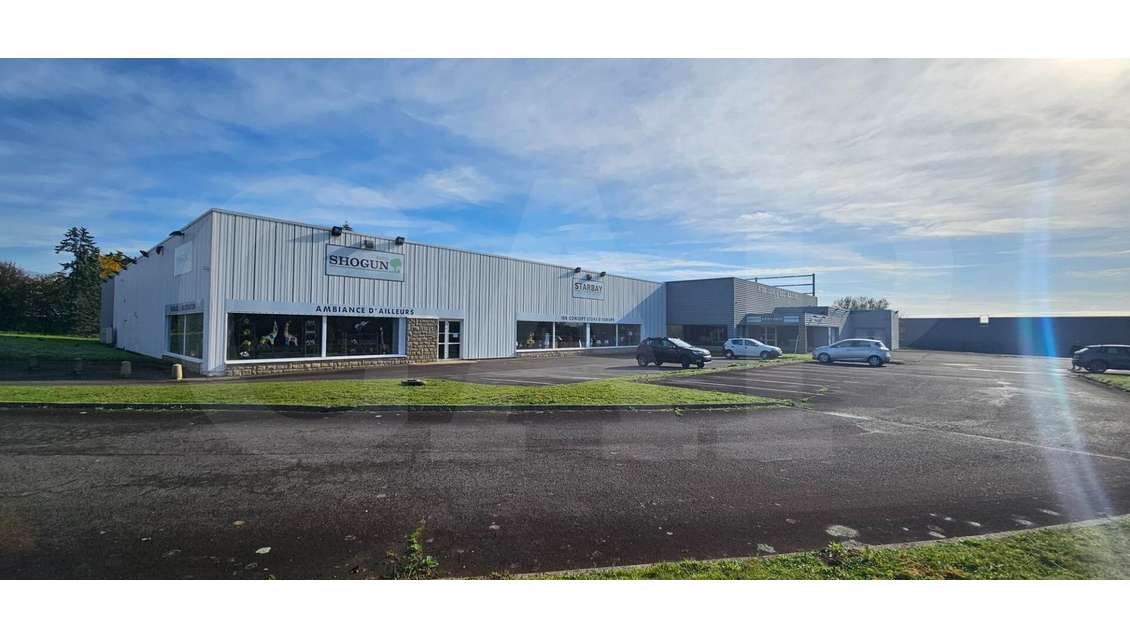 A louer local 2900m² St-Grégoire Route du Meuble