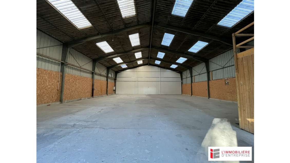 A louer local d'activité 450m² à Saint-Guinoux