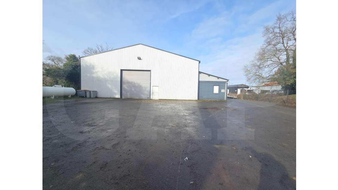 A louer local d’activité 450m² à Saint-Guinoux