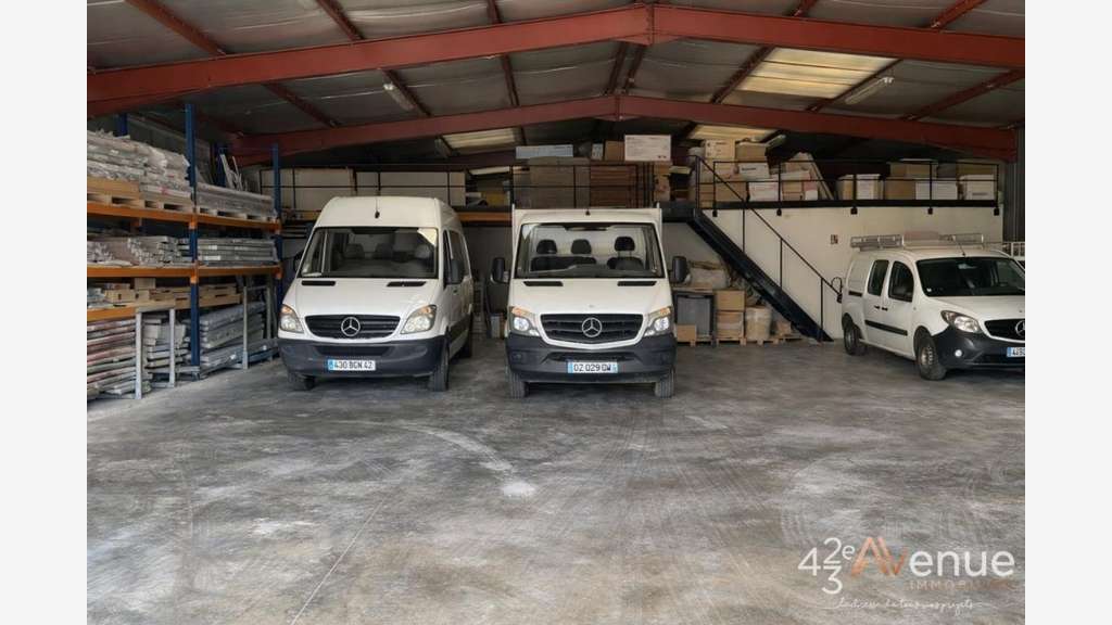 Loue dépôt stockage et bureaux 720m² Saint-Héand