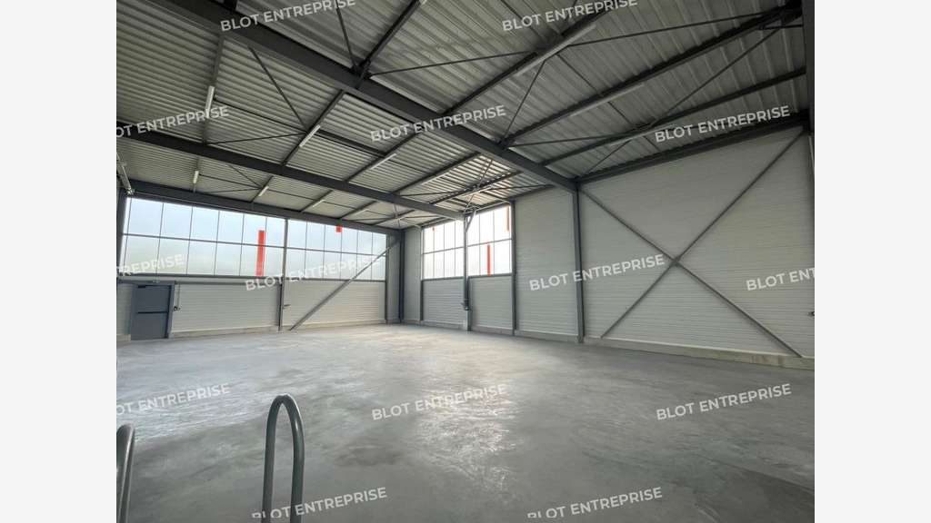 A louer local activités 330m² à St Herblain