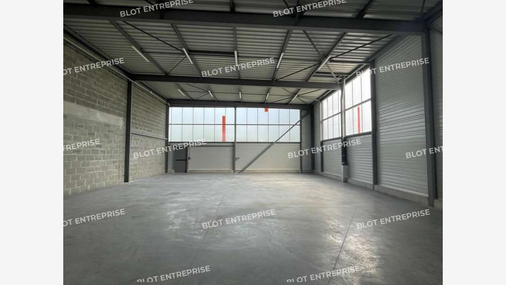 A louer local activités 330m² à St Herblain
