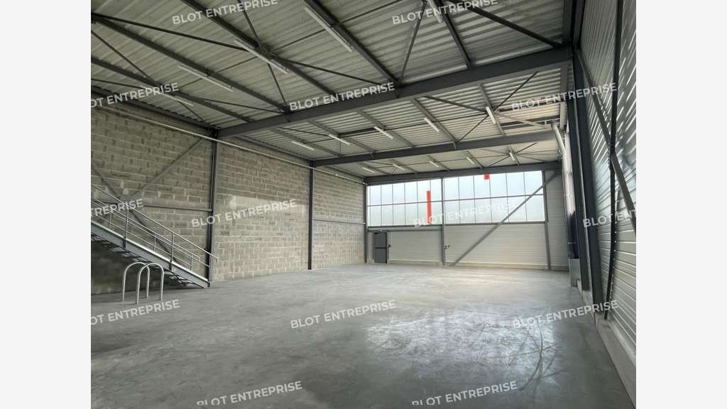 A louer local activités 330m² à St Herblain