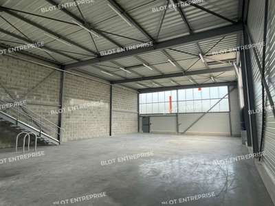 A louer local activités 330m² à St Herblain