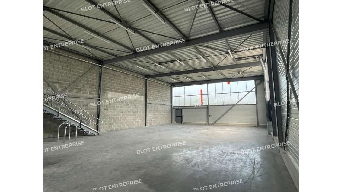 A louer local activités 330m² à St Herblain