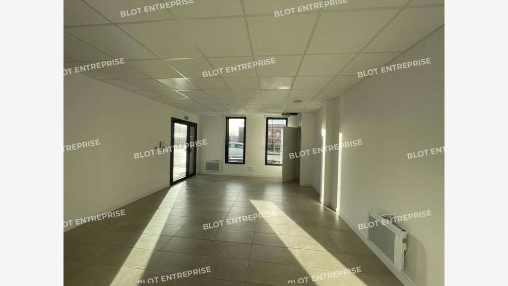 A louer local activités 330m² à St Herblain