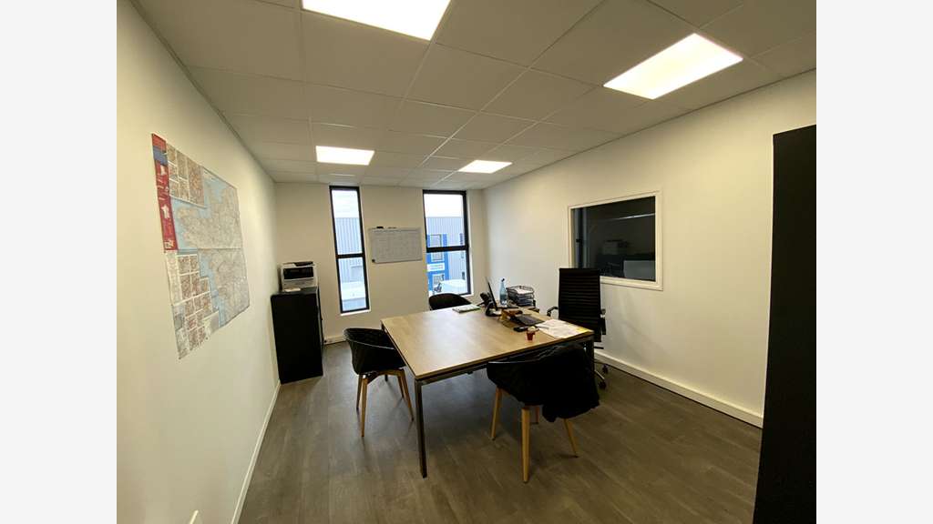A louer très beau local neuf 185m² Saint-Herblain