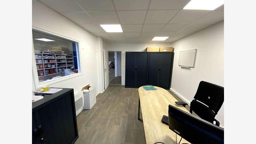 A louer très beau local neuf 185m² Saint-Herblain