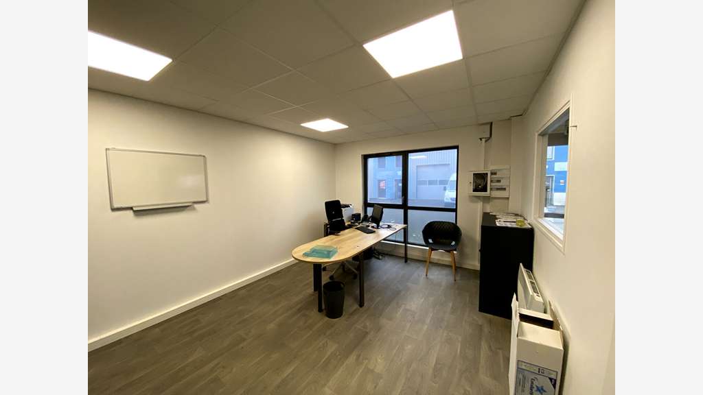 A louer très beau local neuf 185m² Saint-Herblain