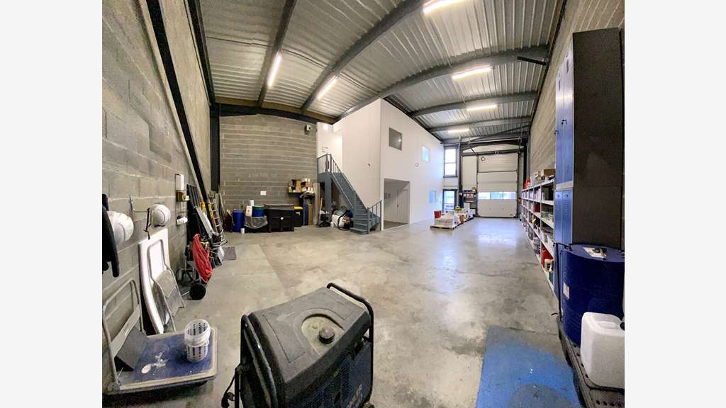 A louer très beau local neuf 185m² Saint-Herblain