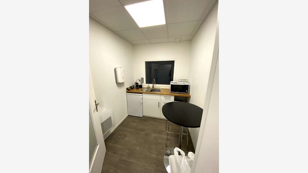 A louer très beau local neuf 185m² Saint-Herblain