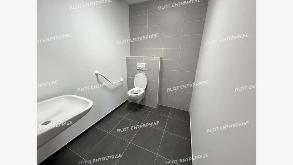 Location cellule 305m² Nantes Ouest Saint-Herblain