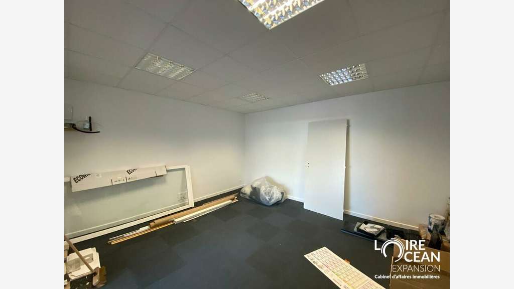 Local d'activité 318m² à louer à Saint-Herblain