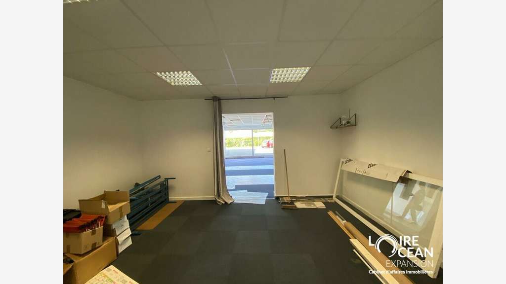 Local d'activité 318m² à louer à Saint-Herblain