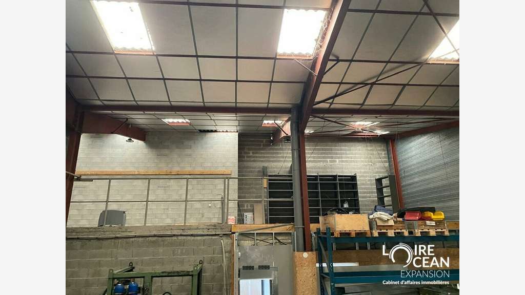 Local d'activité 318m² à louer à Saint-Herblain