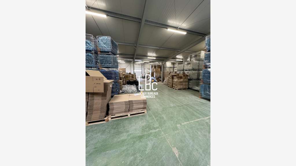 Local commercial de 588m² à louer à Saint Herblain