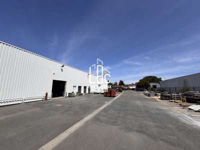 Local commercial de 588m² à louer à Saint Herblain
