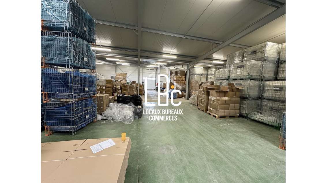 Local commercial de 588m² à louer à Saint Herblain