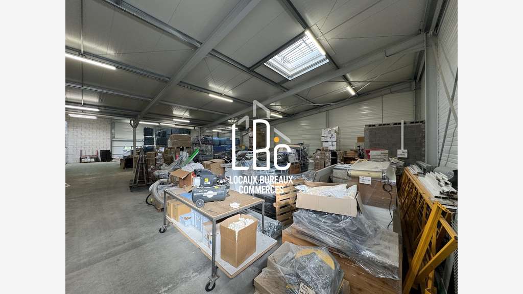 Local commercial de 588m² à louer à Saint Herblain