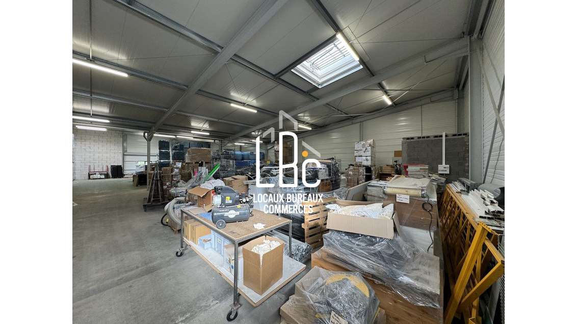 Local commercial de 588m² à louer à Saint Herblain