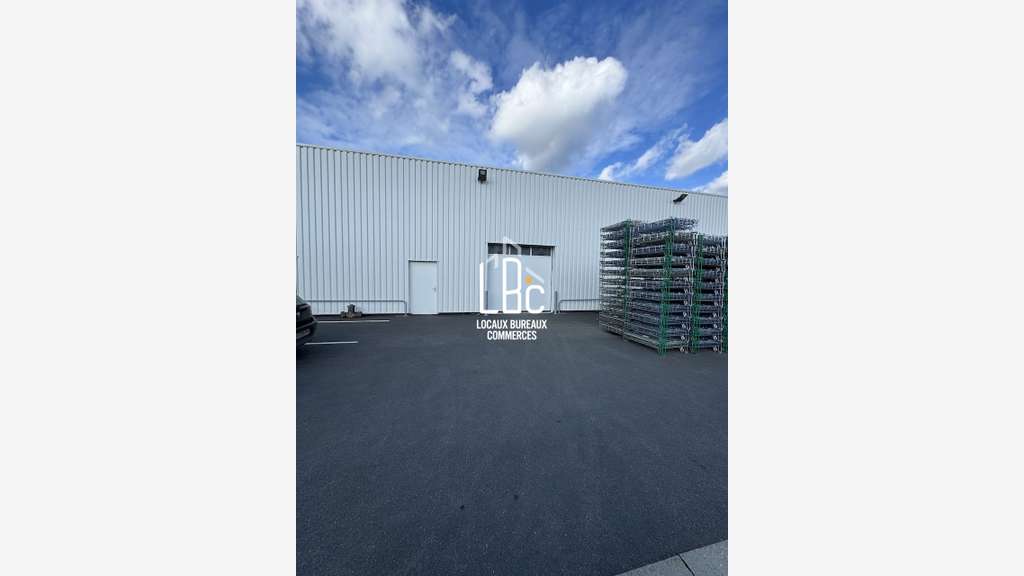 Local commercial de 588m² à louer à Saint Herblain