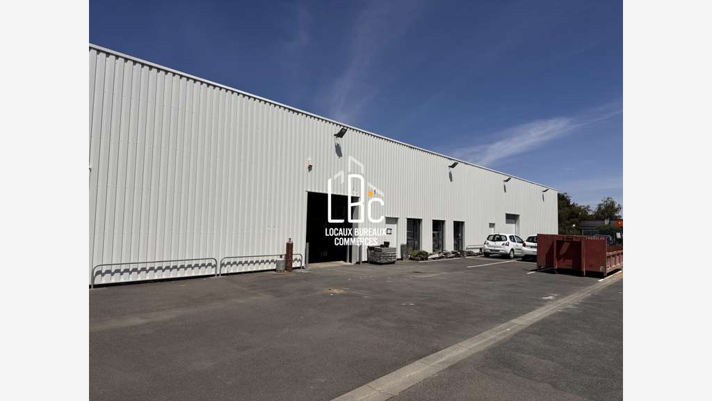 Local commercial de 588m² à louer à Saint Herblain