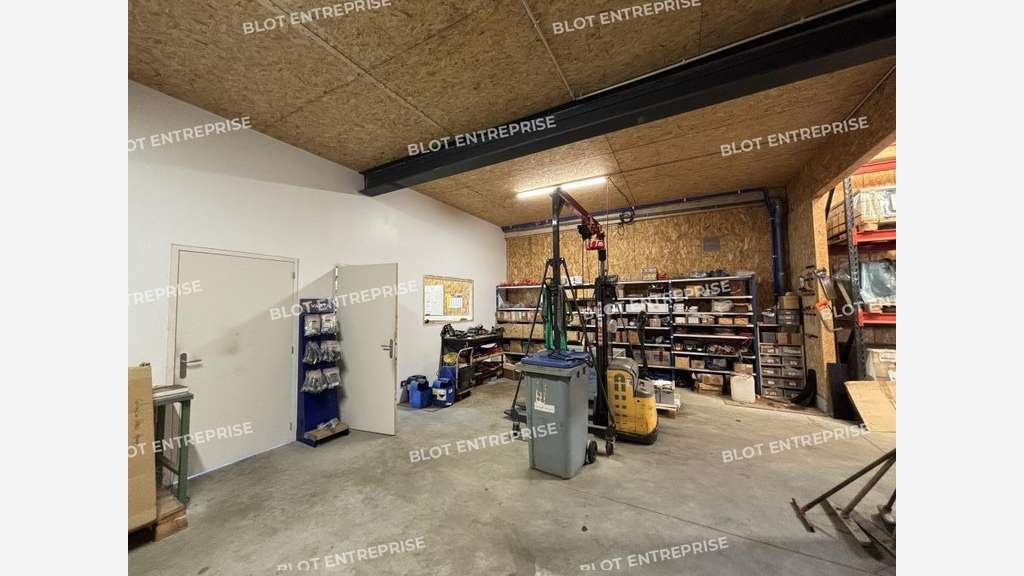 A louer locaux d'activités 361m² à Saint Herblain
