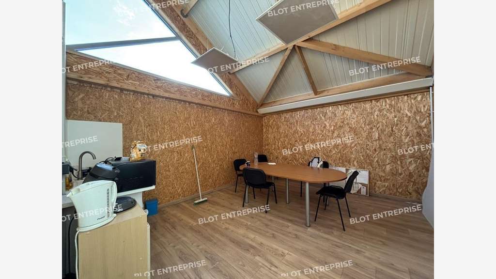 A louer locaux d'activités 361m² à Saint Herblain