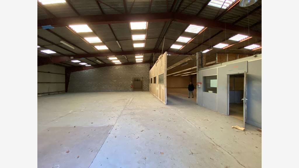 A louer local d'activité 880m² à Saint Herblain 