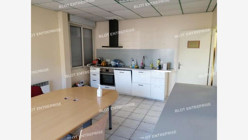 A louer locaux d'activités 590m² à Saint-Herblain