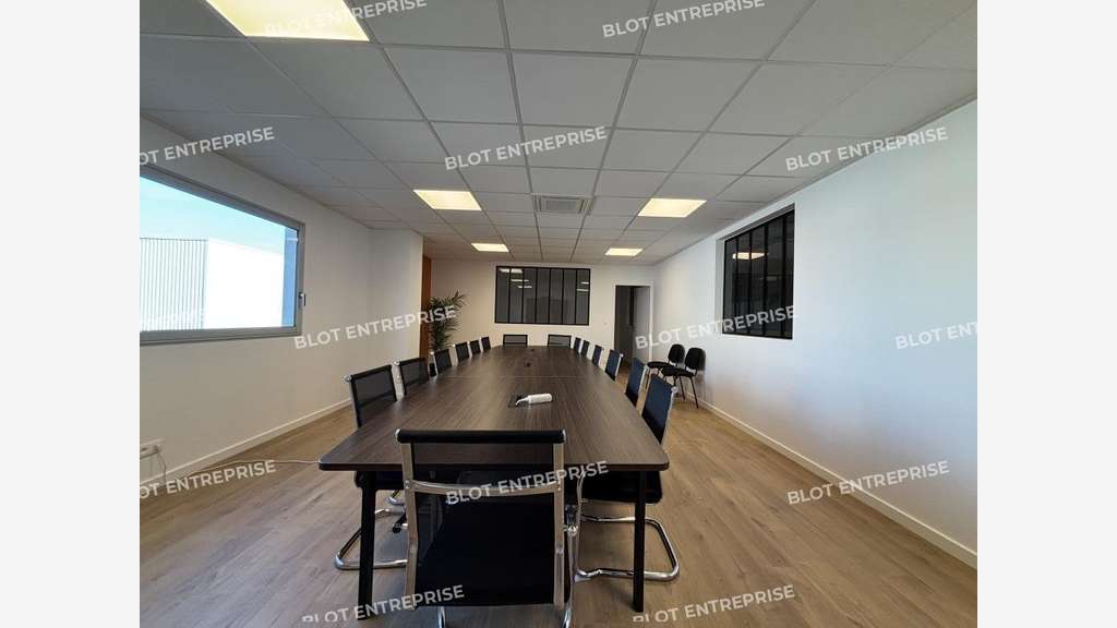 A louer locaux 265m² ZI de St Herblain/Atlantis