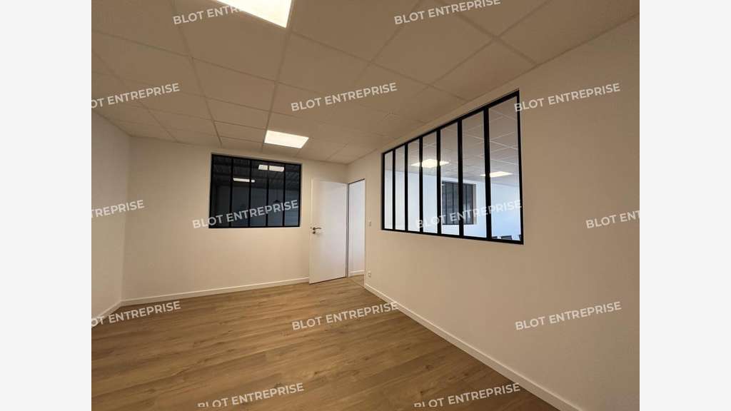 A louer locaux 265m² ZI de St Herblain/Atlantis