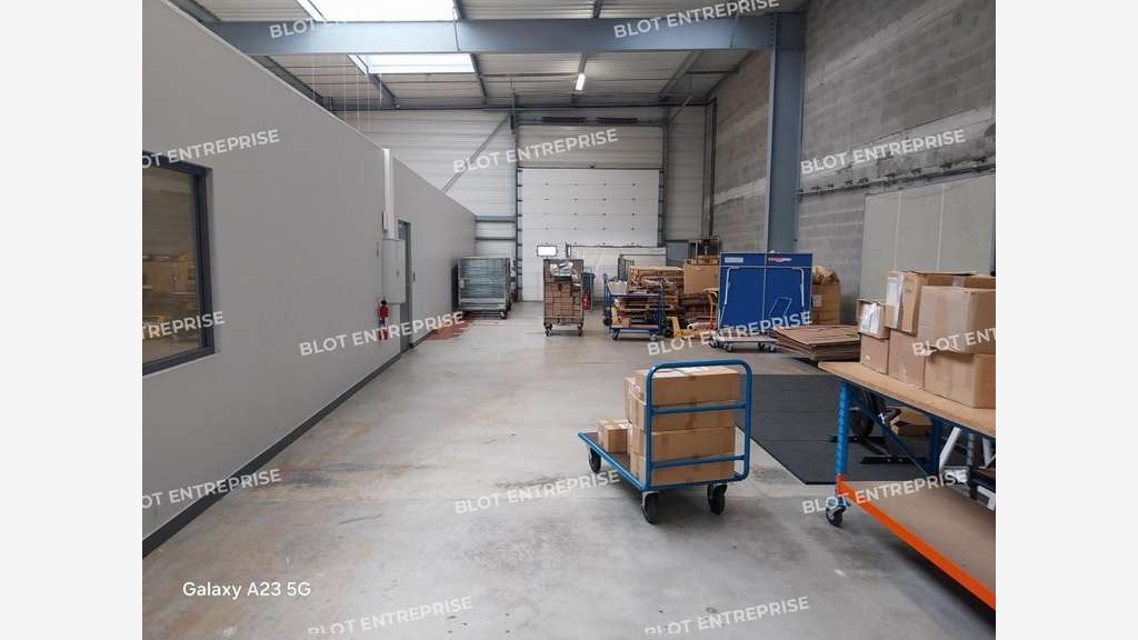 A louer locaux d'activités 1080m² à Saint-Herblain