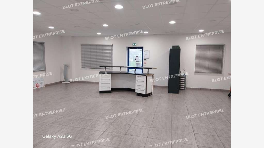 A louer locaux d'activités 1080m² à Saint-Herblain