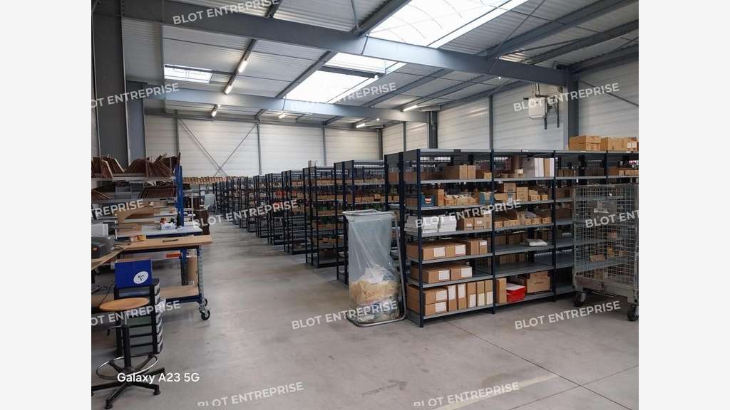 A louer locaux d'activités 1080m² à Saint-Herblain