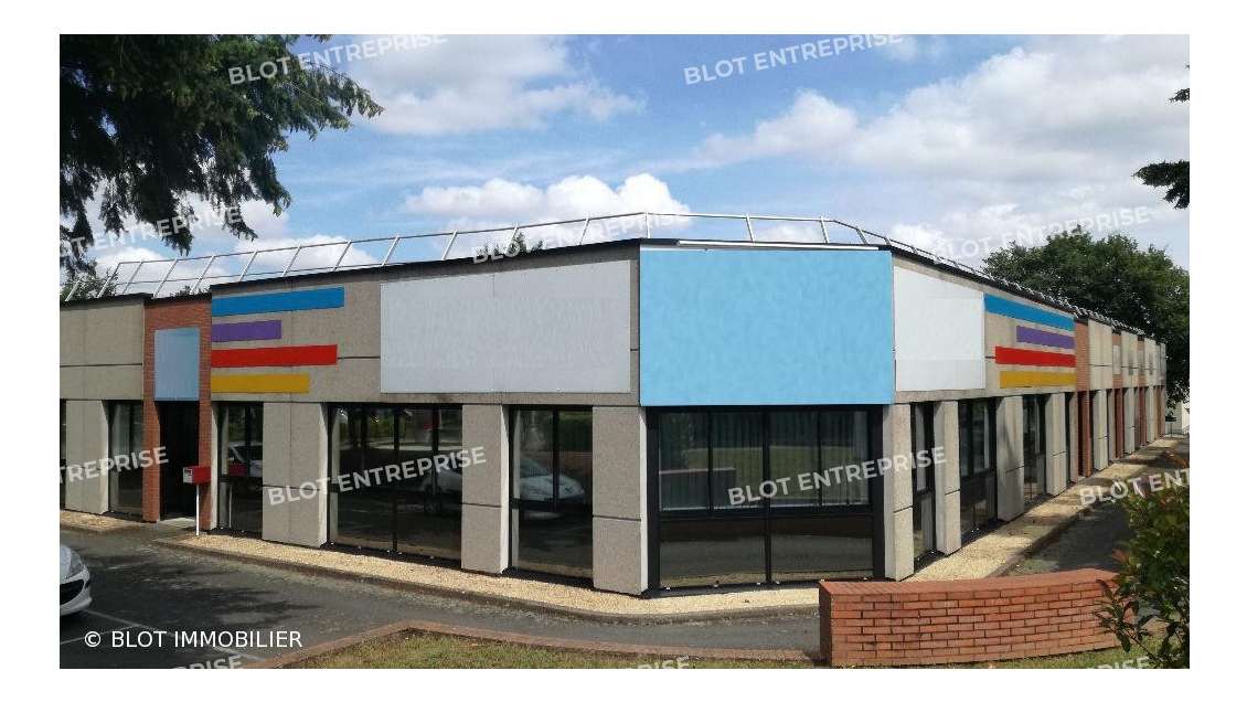 A LOUER - LOCAUX D'ACTIVITÉS - 495 M² - SAINT H