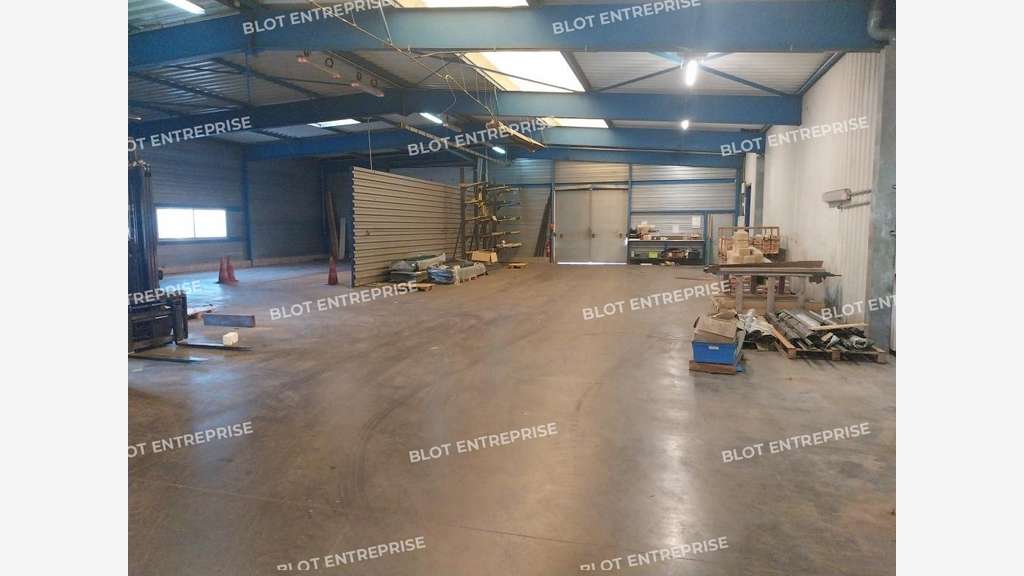 À LOUER - LOCAUX D'ACTIVITÉS - 1 461 M² - SAINT HE